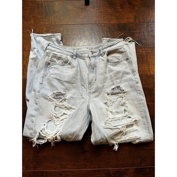 American Eagle Extreme Distressed Light Wash Jean Womens Sz 10 - Picture 1 of 8